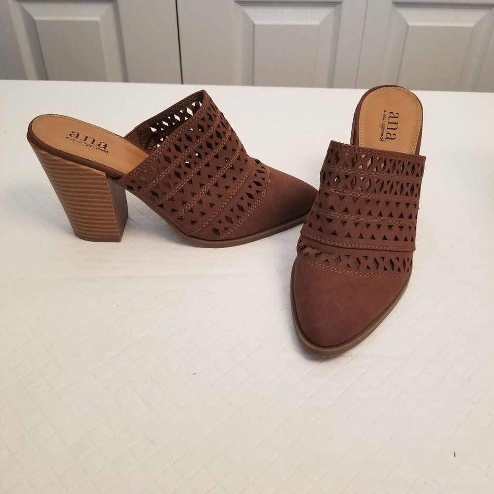 A.N.A. A NEW APPROACH Hiro ladies Wedge heels. Size 6M Cut Out